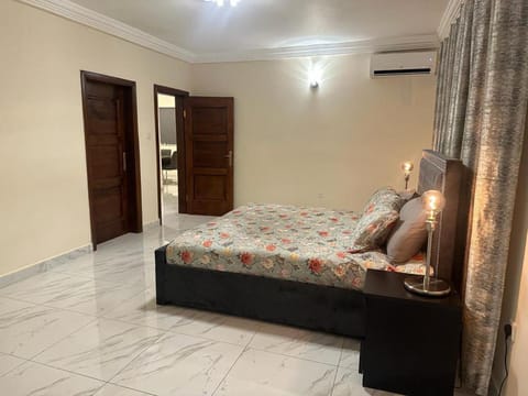 After 5 Apartment 2 3 spacious en-suite bedrooms Eigentumswohnung in Freetown