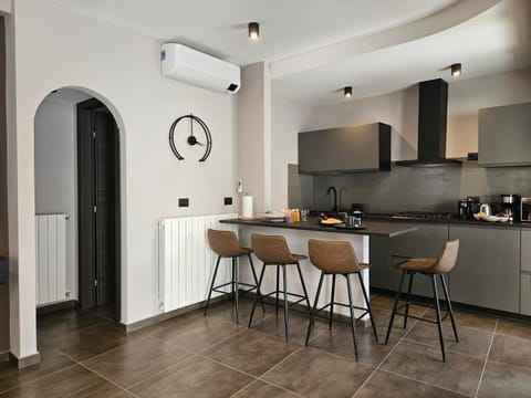 Kitchen or kitchenette, Dining area, air conditioner