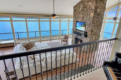 Iconic Glass Mansion - Huge Views - Best Location House in Osage Beach