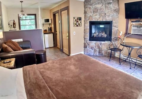D'vinery Rock Cottage/ #6 Condo in Eureka Springs