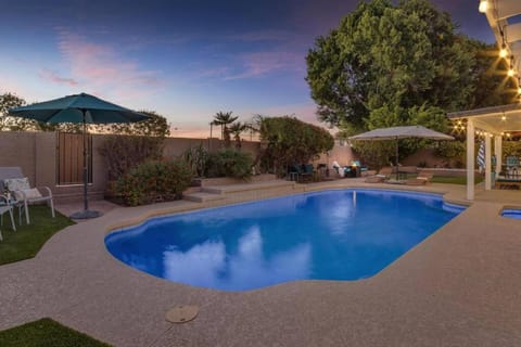 Complete Luxury Home w/ Pool, Spa & Putting Green House in Mesa