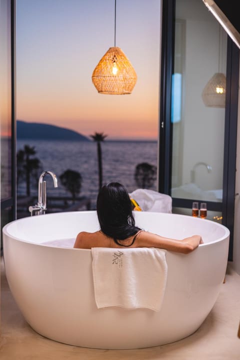 Sea view, Sunset, Bath