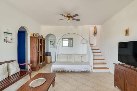 TV and multimedia, Living room, Seating area, fireplace