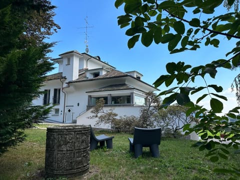 Property building, Spring, Day, Garden, Garden view