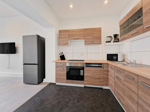 RAJ Living - 3 and 4 Room Monteur Apartments Condo in Duisburg