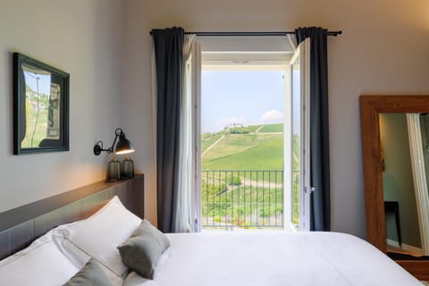 Bed, Natural landscape, View (from property/room), Balcony/Terrace, Photo of the whole room, Bedroom, Mountain view