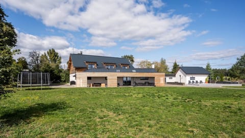 Property building, Garden, Garden, Balcony/Terrace