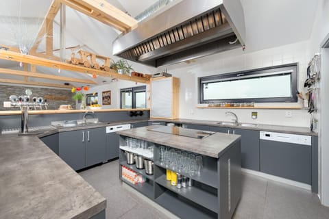 Kitchen or kitchenette, Communal kitchen