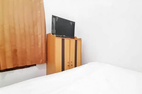 Bed, TV and multimedia, Bedroom, wardrobe