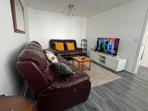 Tranquil Haven: 3-BR House Apartment in Basildon