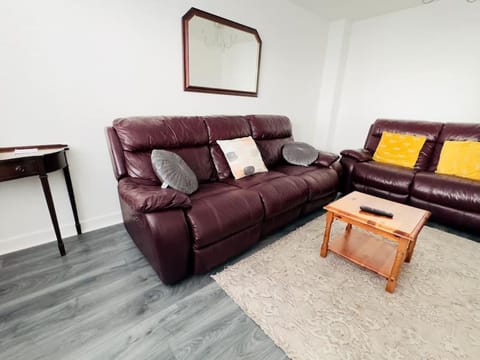 Tranquil Haven: 3-BR House Apartment in Basildon