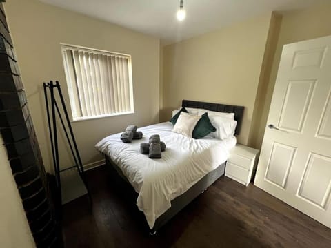 Wi-Fi, 2 bathroom, 2 bedroom, sleeps 4-8 Condominio in Oldbury