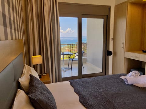 Bed, Bedroom, Sea view