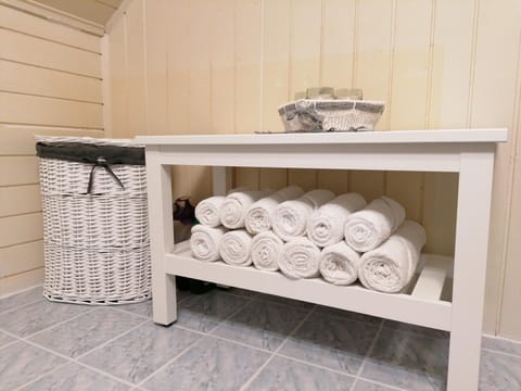 Shower, Toilet, Bathroom, Decorative detail