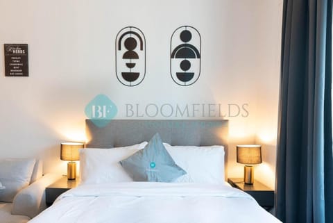 Bloomfields Premium Stu Canal View Julphar Tower Apartment in Abu Dhabi