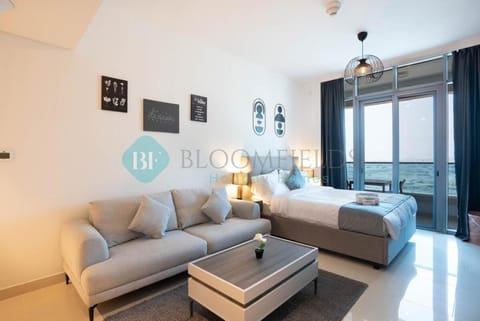 Bloomfields Premium Stu Canal View Julphar Tower Apartment in Abu Dhabi