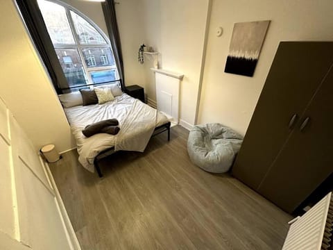 Spectacular 2 bedroom on Tower Bridge Apartment in London Borough of Southwark