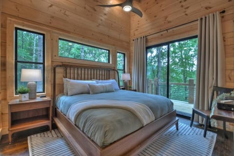 Aska Tranquility -Stylish New Build Cabin Getaway House in Cherry Log