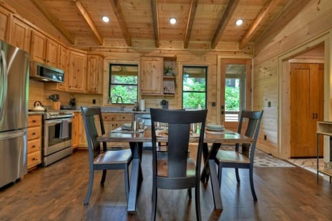 Aska Tranquility -Stylish New Build Cabin Getaway Casa in Cherry Log