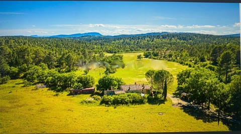 charmant appartement indépendant au sein d'un mas provençal House in Aups