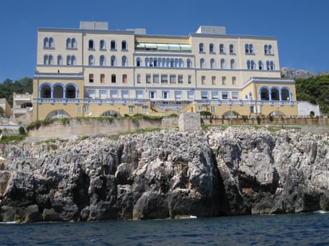 Sea House on the rocks Condo in Santa Cesarea Terme