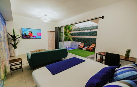 Privada Stays - Lofts with Private Pool and Oasis, near Eagle Beach Hotel in Noord