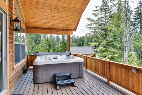 Government Camp Vacation Rental with Private Hot Tub House in Clackamas County