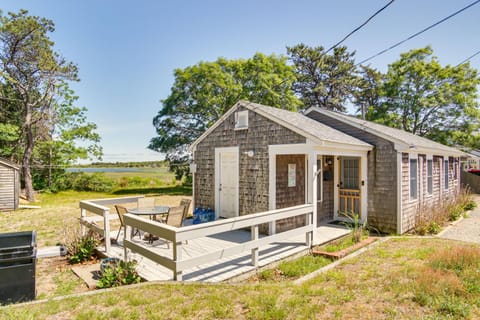 Quaint Cape Cod Cottage with Grill - Walk to Beach Casa in West Yarmouth