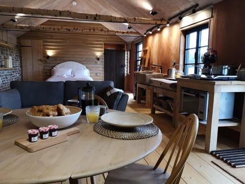 Fletchers Bothy Condo in Bosham