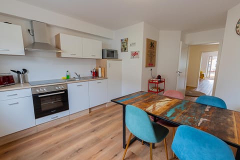 Dining area, Food, kitchen