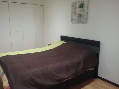 Bed, Garden, Bedroom, Parking