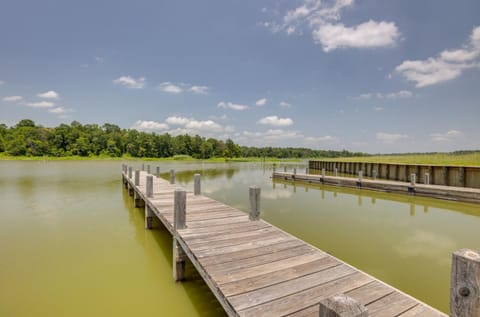 Sunny Huntsville Retreat with Boat Launch Access! Condominio in Lake Livingston