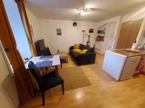 TV and multimedia, Living room, Seating area, Dining area, hair dresser