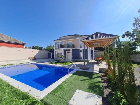 Property building, Day, Garden, Garden view, Pool view, Swimming pool