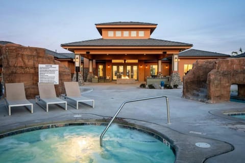 Zion PLAY-cation Home - VIEW of Zion National Park House in Hurricane