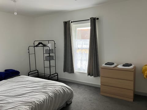 Lancing Apartments 2 Bedrooms, Sleeps 5 to 6 First floor Slough M4 Legoland Appartement in Taplow