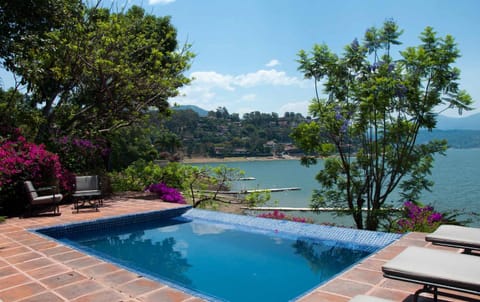 Day, Natural landscape, Lake view, Pool view, Swimming pool, Swimming pool, sunbed