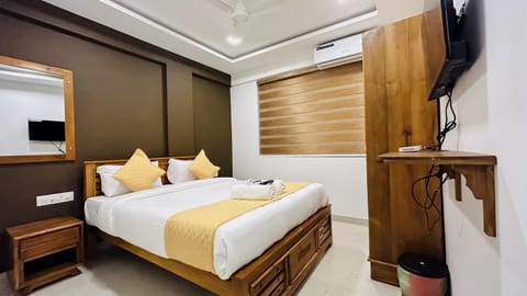 EMERALD INN Hotel in Kochi