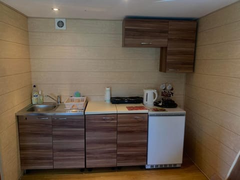 Coffee/tea facilities, Kitchen or kitchenette, Breakfast, stove