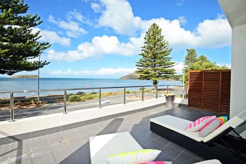 Luxury and Beachfront on Franklin House in Encounter Bay