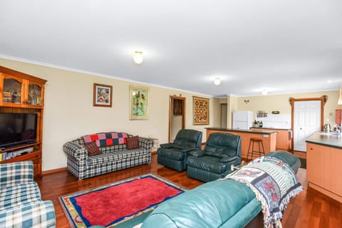 Holiday Close to the Beach Park Swimming Centre House in Port Elliot
