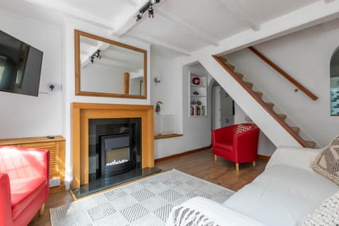Stylish 2BD Family Hideaway in Dover House in Dover