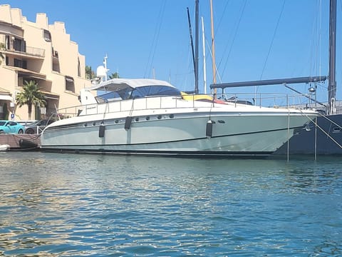 Hébergement Yacht Docked boat in Cogolin