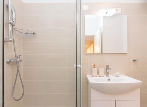 Shower, Bathroom, towels
