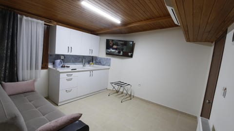 Communal lounge/ TV room, TV and multimedia, Kitchen or kitchenette, Dining area