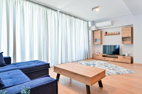 TV and multimedia, Living room, Seating area, air conditioner