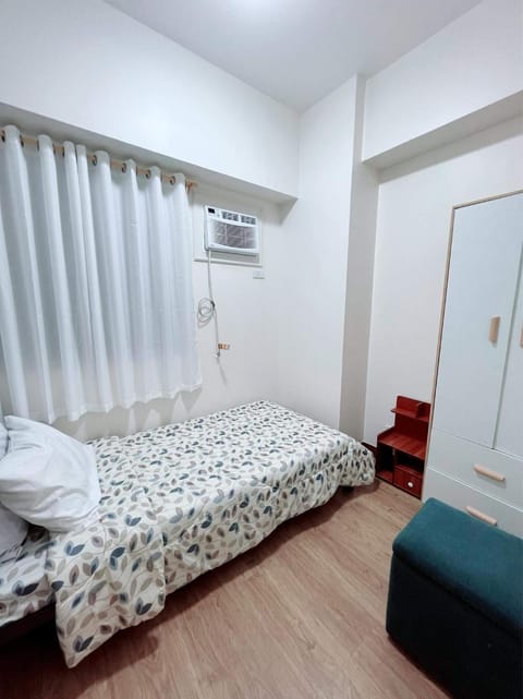 Bedroom, air conditioner