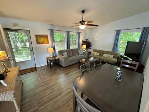 Serenity - Waterfront 3 Bed, 2 Bath, Water Toys, EV Charger Casa in Lake Gaston