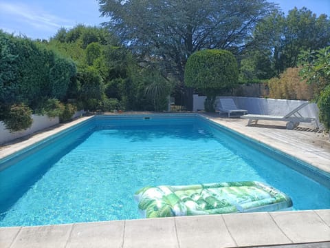 Swimming pool, sunbed