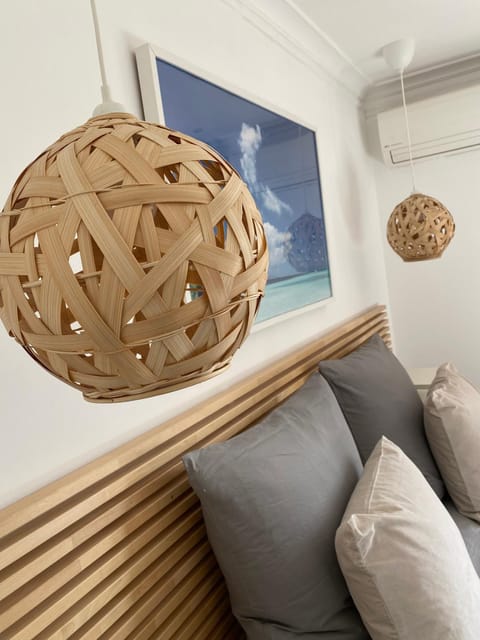 Bed, air conditioner